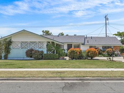 8822 Lola Ave