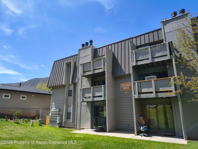 1527 Blake Ave APT 211