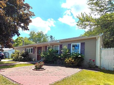 20 Laurie Ln
