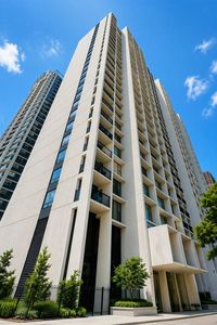 3200 N Lake Shore Dr APT 2008