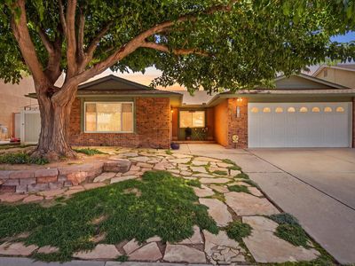 7108 Vivian Dr NE