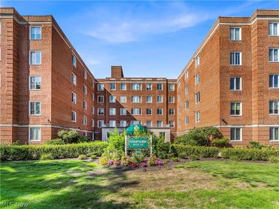 19425 Van Aken Blvd APT 207