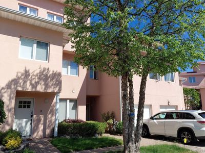 57 Harbour Court
