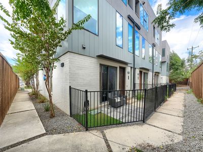 Property at 320 Mathey Ct, Dallas, TX