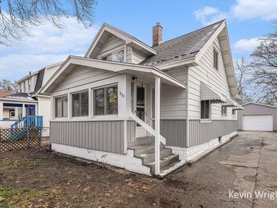 883 Emerson Ave