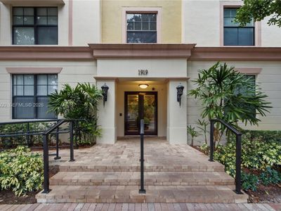 1919 Van Buren St APT 614A