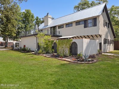 1387 Father Ryan Ave