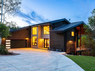 3765 W Wagon Wheel Way