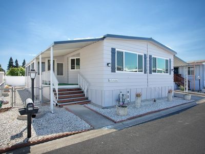 137 La Brea Way