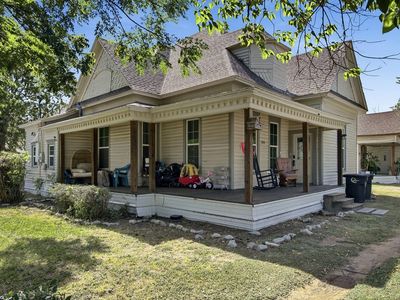 303 N Douglas Ave