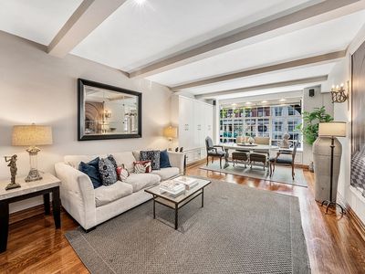 325 E 72nd St APT 2D
