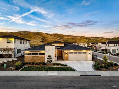 2548 S Linnet Pl