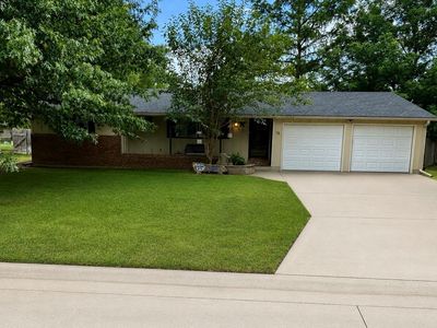 Property at 15 Sunset Dr, Hesston, KS