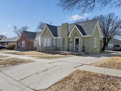 1121 N Mary Ellen St