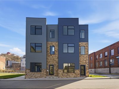 902 Ahlers Way
