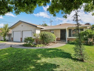 Property at 992 E Alameda St, Manteca, CA