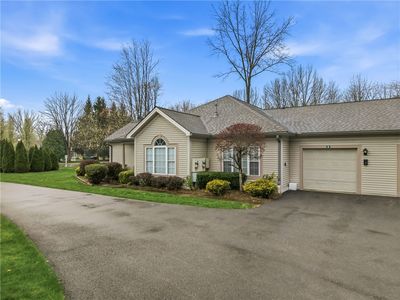 Property at 8 Stone Ridge Blvd, Hermitage, PA