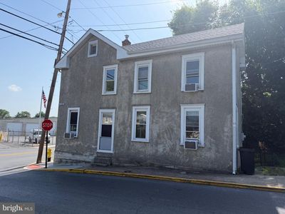 529 W Race St