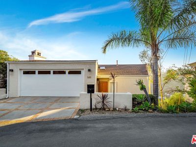 3681 Alta Mesa Dr