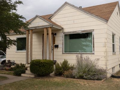 2086 W 5600 S