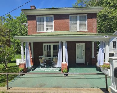 717 Thornhill Rd