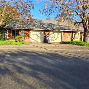 5552-5550 E Knoll Dr