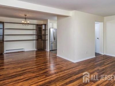 703 Cricket Ln #8