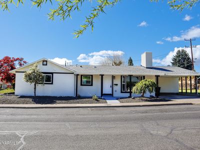 2902 Bonnie Doon Ave