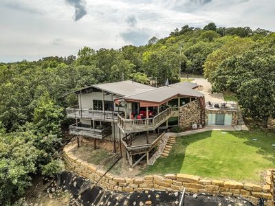 1290 W Lakeshore Blf