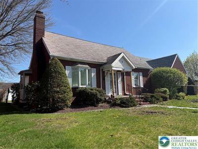 8 Meadow Ave
