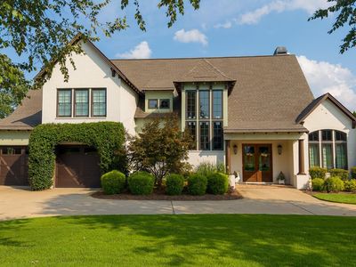 220 Viewpoint Cir