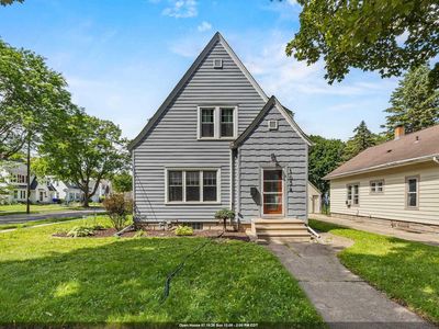 1034 W Lorain St