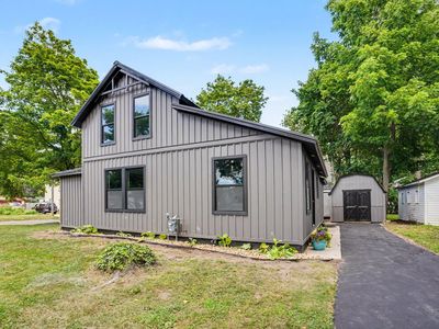 216 W Cushman St