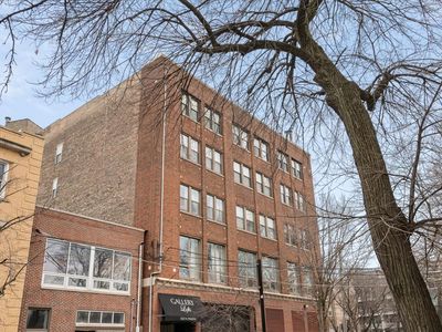 3323 N Paulina St APT 2D