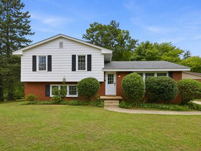 1536 N King Charles Rd