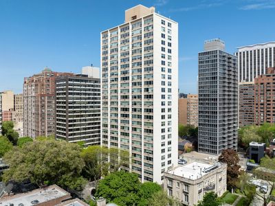 336 W Wellington Ave APT 703
