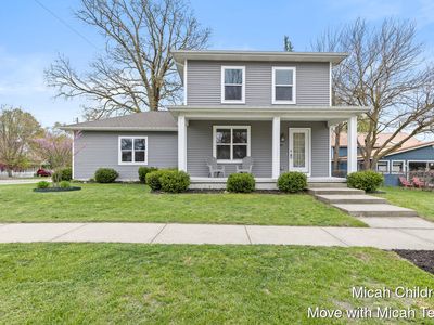 40 E Maple St NE