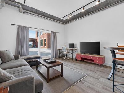 150 Bee St APT 306