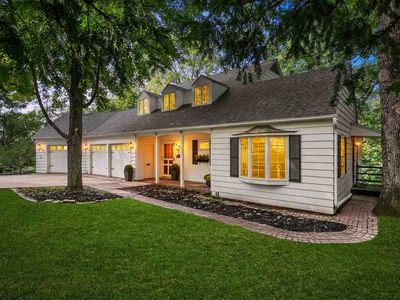 10 Oakridge Ave