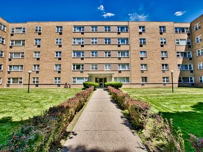 6161 N Hoyne Ave APT 414