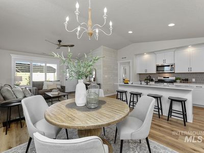 122 W Hyndman Dr