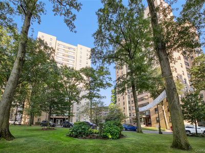 5 Fordham Hill Oval #15A