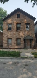 2704 S Hillock Ave