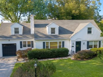 983 Brockie Ln