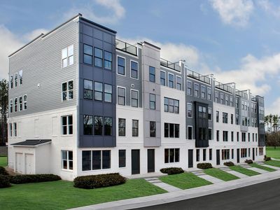 104 Parks Edge Way #200