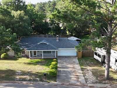 2404 Laura Dr