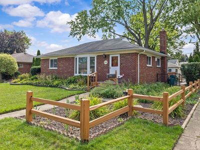 999 Huntington Dr