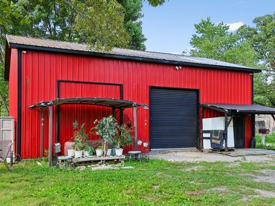 206 Louis Perry Ln