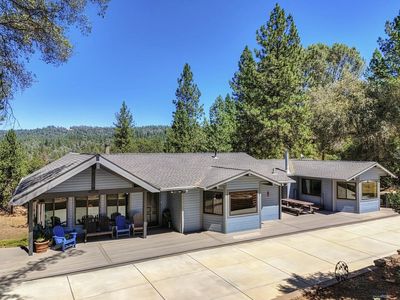 2831 Derrick Dr