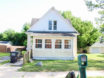 257 W Chicago Blvd